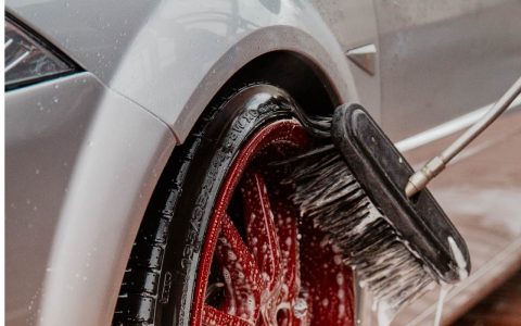 Auto säubern: Innen- und Außenreinigung