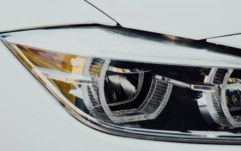 Fahrzeugbeleuchtung: Wie Autofahrer legal auf moderne LED-Technik
